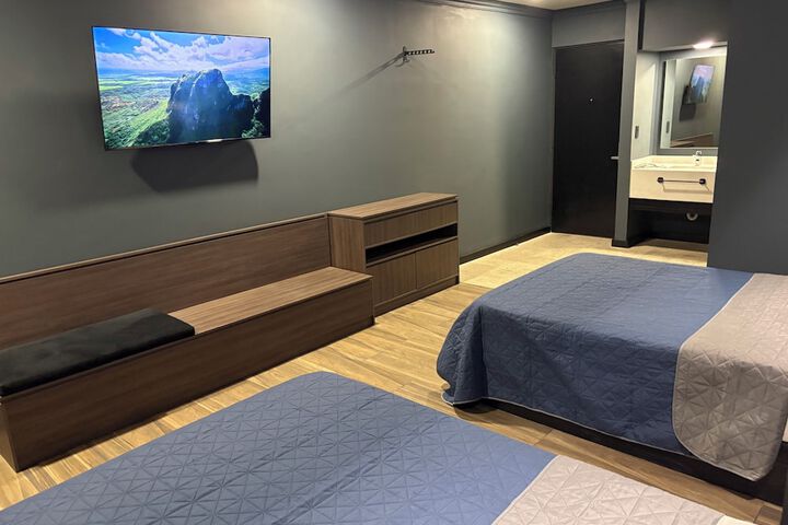 Room 10 of 20