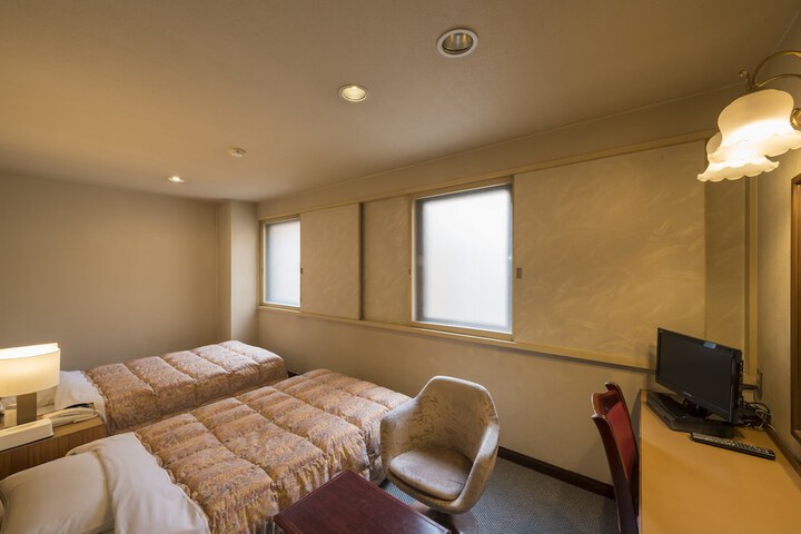 Room 11 of 36
