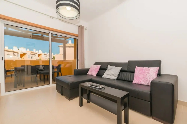 A 15min walk from Cabanas Pool, Bbq and big Terrace, Wifi and air conditioning