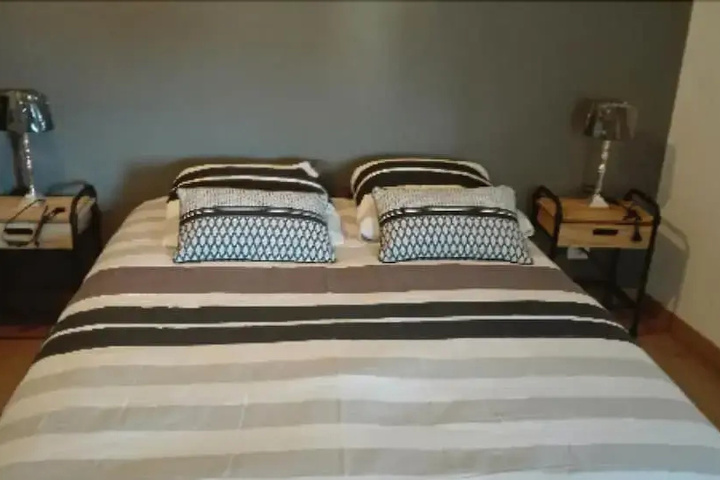 Room 4 of 9