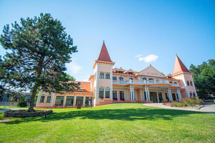 Exterior of Hotel Villa Majur