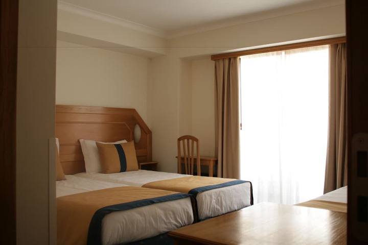Room 6 of 48