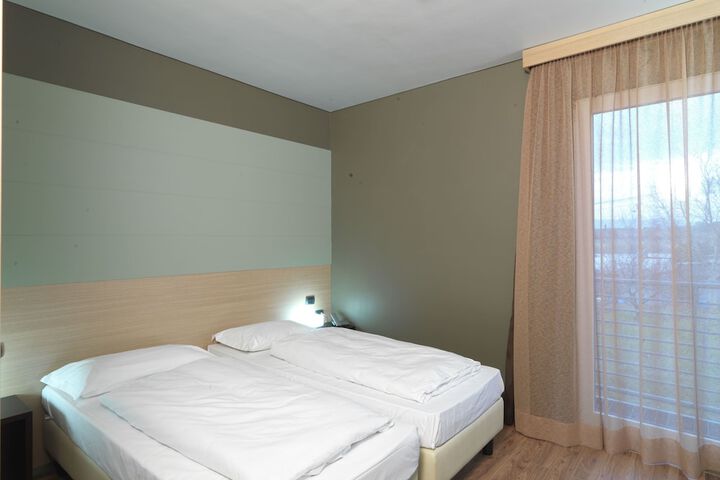 Room 4 of 43
