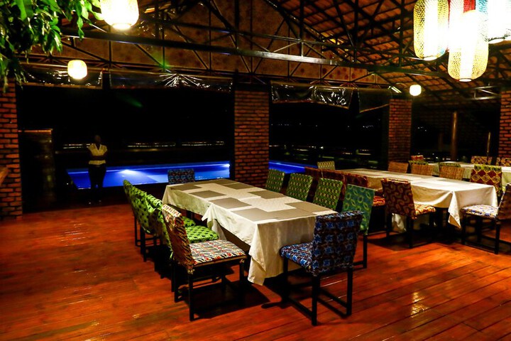 Lounge 31 of 43