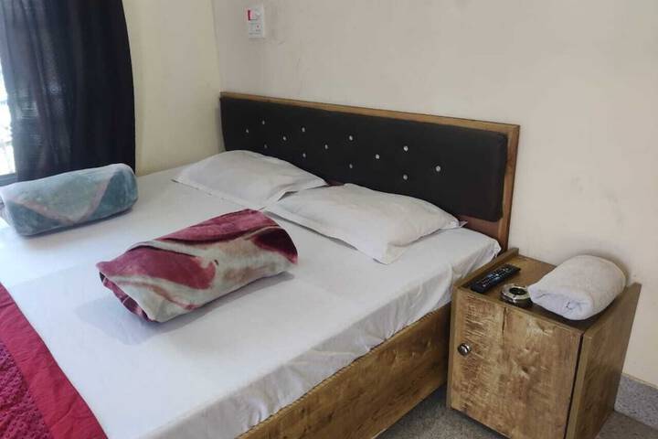 Room 4 of 23