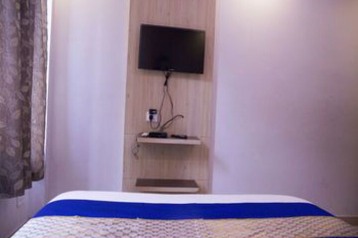 Room 8 of 19