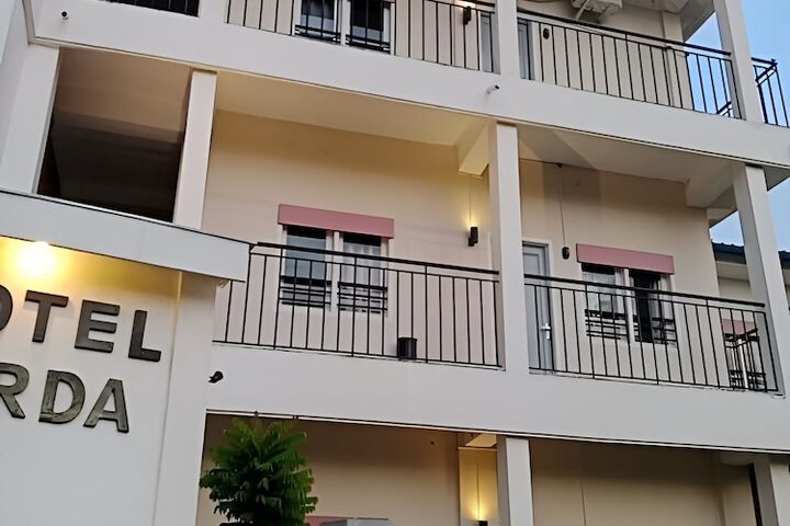 Hotel 100 of 127
