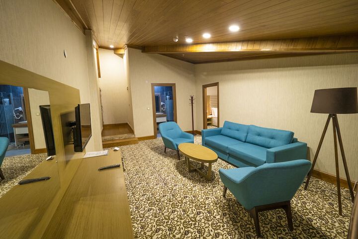 Room 10 of 34
