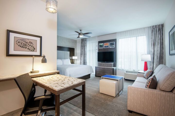 Room 6 of 30
