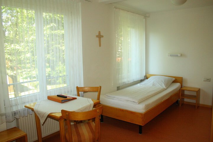 Room 27 of 53