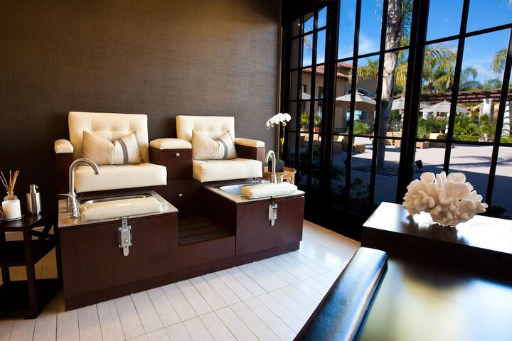 Nail salon