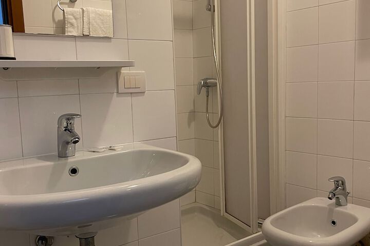 Room 25 of 49