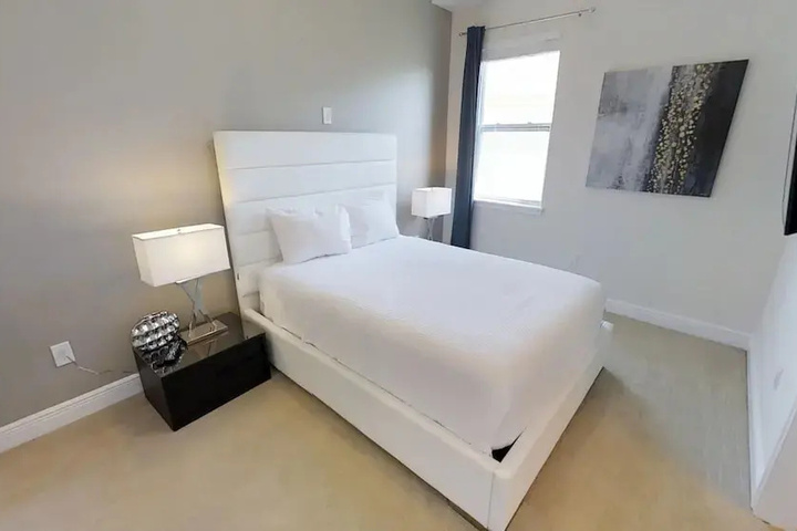 Room 4 of 23