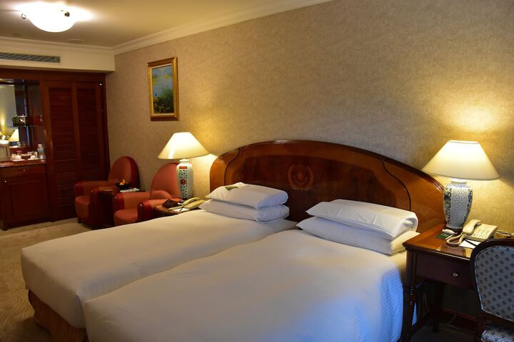 Room 8 of 39