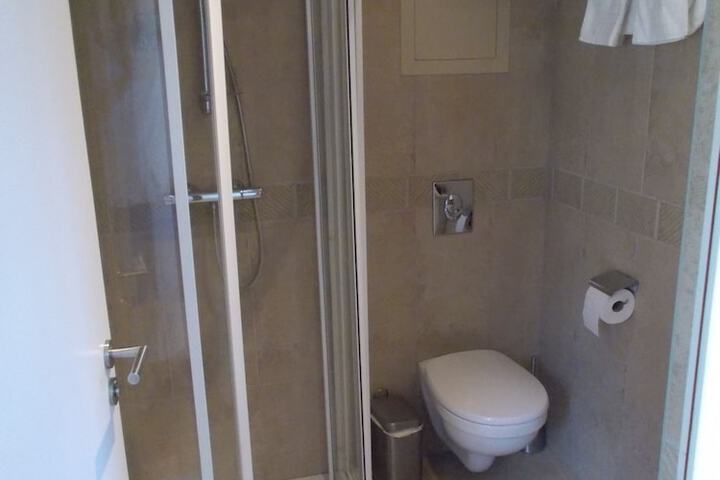 Room 9 of 41