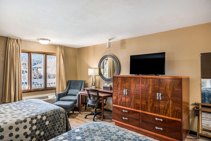 2 Double Beds (8 of 11)