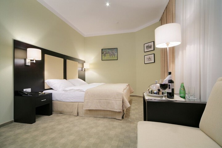 Room 4 of 34