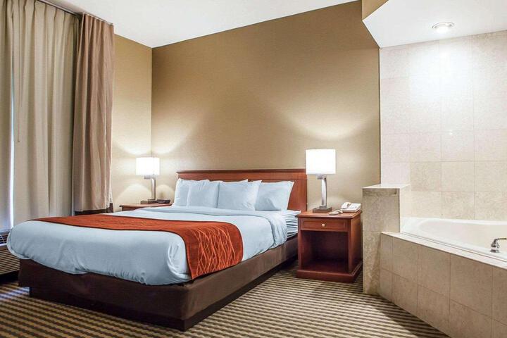 1 King Bed (3 of 19)