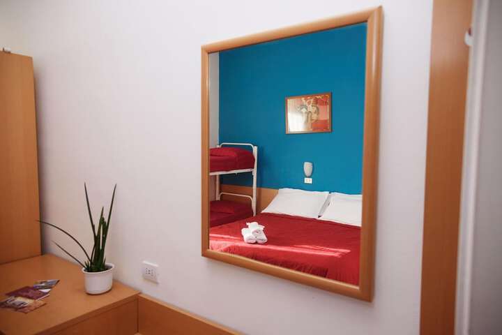 Room 13 of 42
