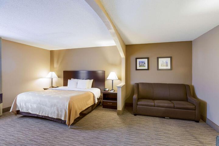 Queen Bed Accessible (4 of 13)