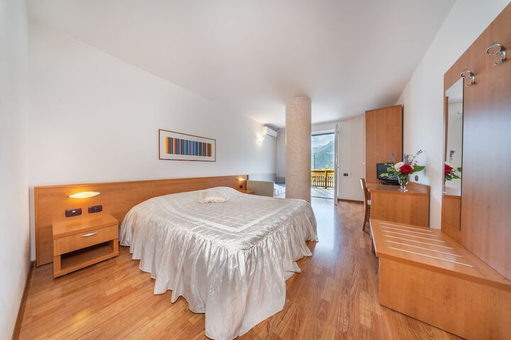 Room 11 of 54