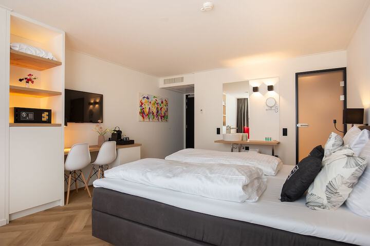 Room 12 of 49