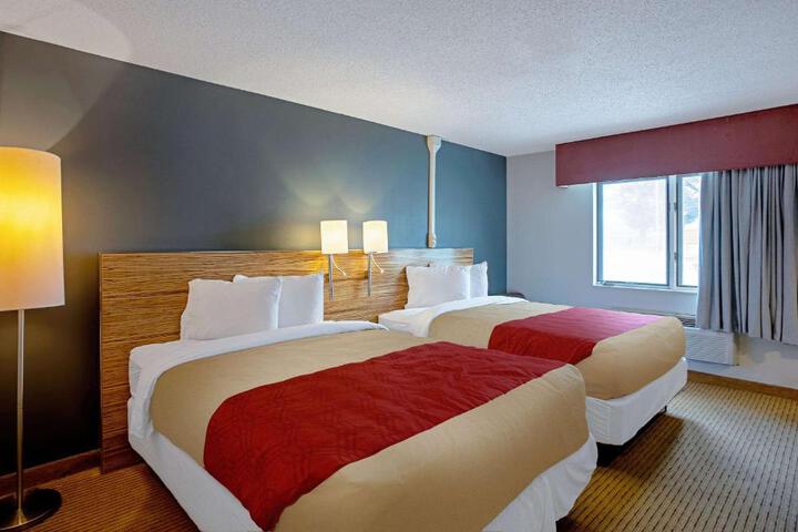 1 Queen Bed (6 of 11)