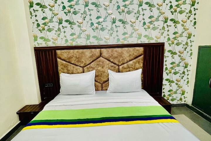 Room 2 of 9