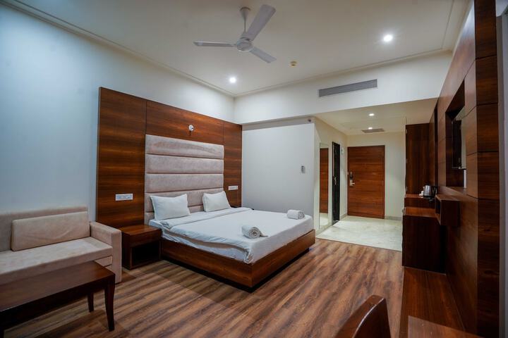 Room 6 of 25