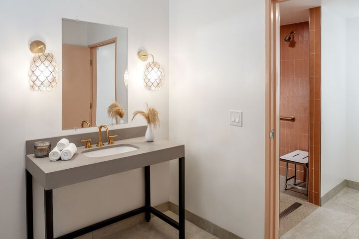Room 13 of 39