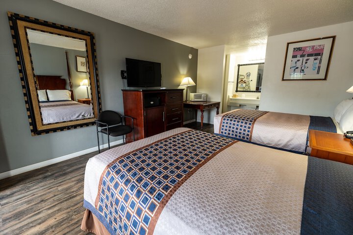 2 Double Beds (6 of 15)