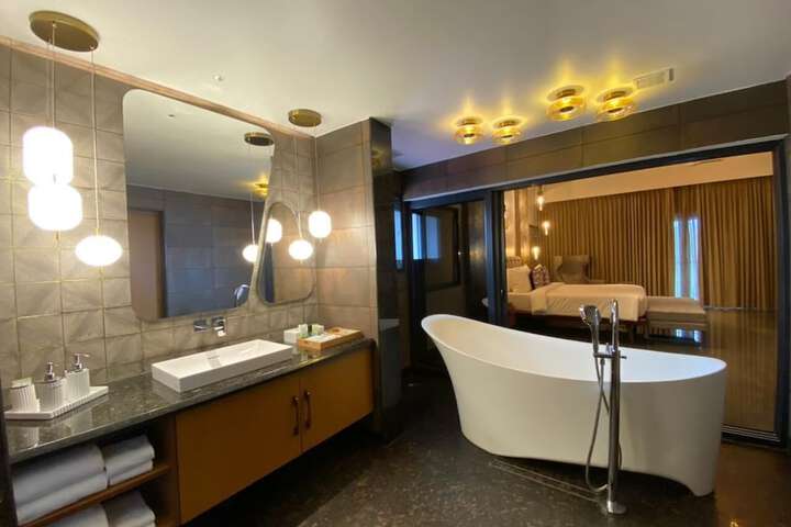 Room 20 of 42