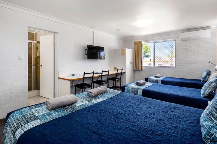 Room 32 of 79