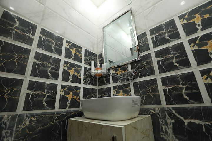 Room 6 of 35