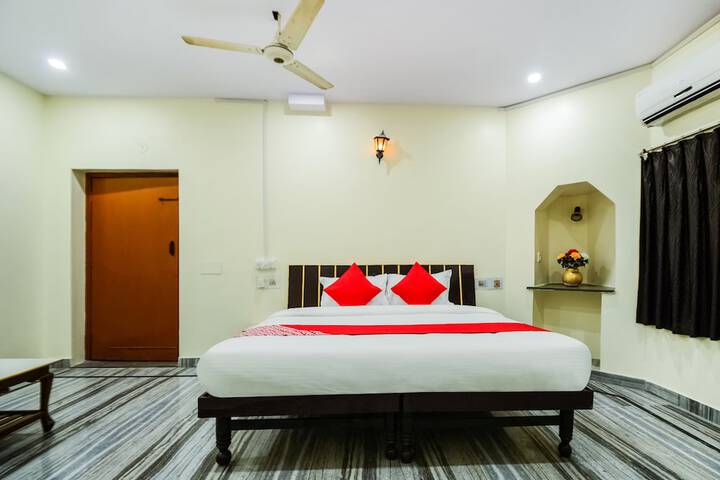 Room 9 of 34