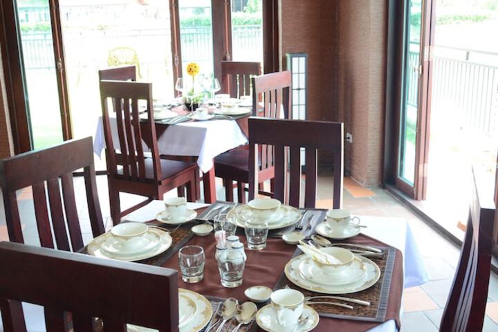 Dining 53 of 91