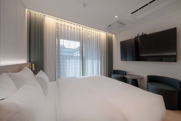 Room 34 of 51