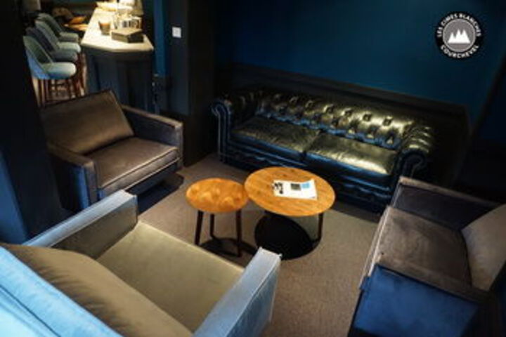 Lounge 22 of 35