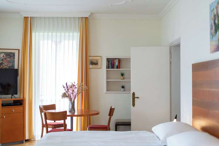Room 28 of 156