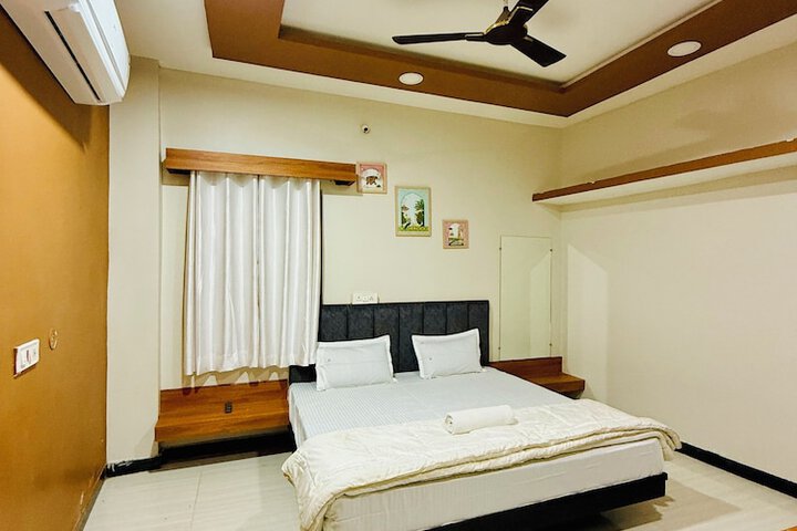 Room 3 of 18