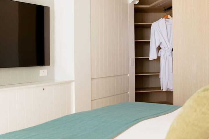 Room 7 of 181