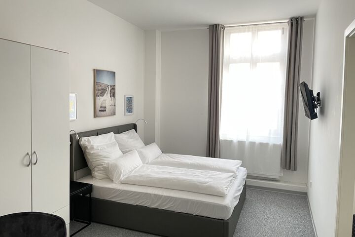 Room 8 of 36