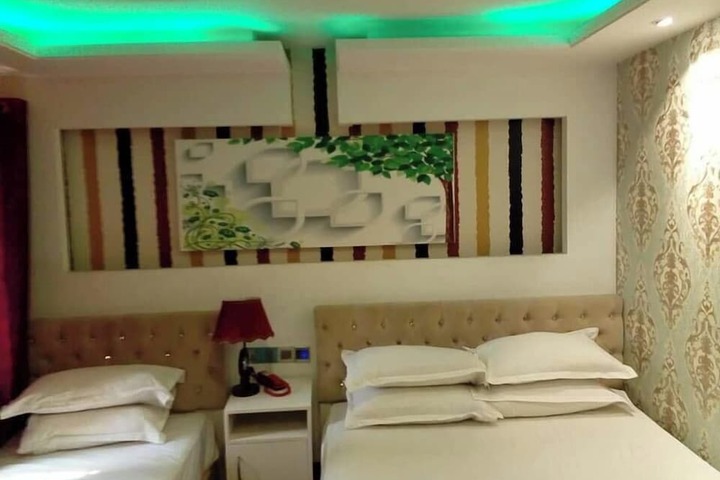 Room 18 of 40
