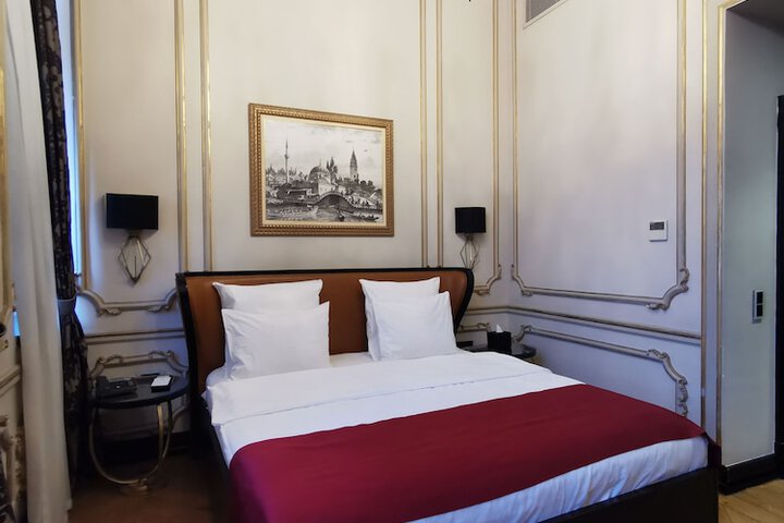 Room 27 of 60