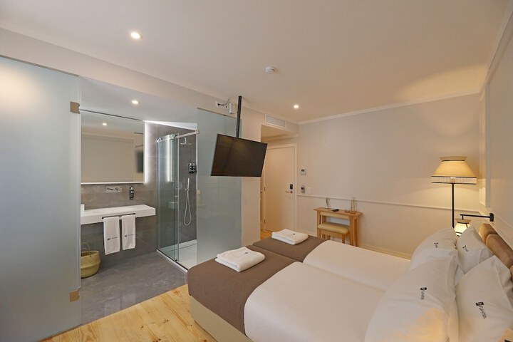 Room 11 of 85