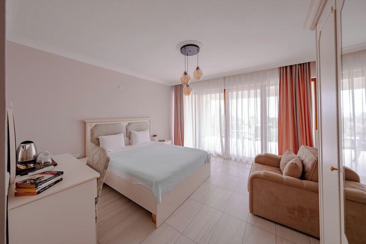 Room 8 of 48