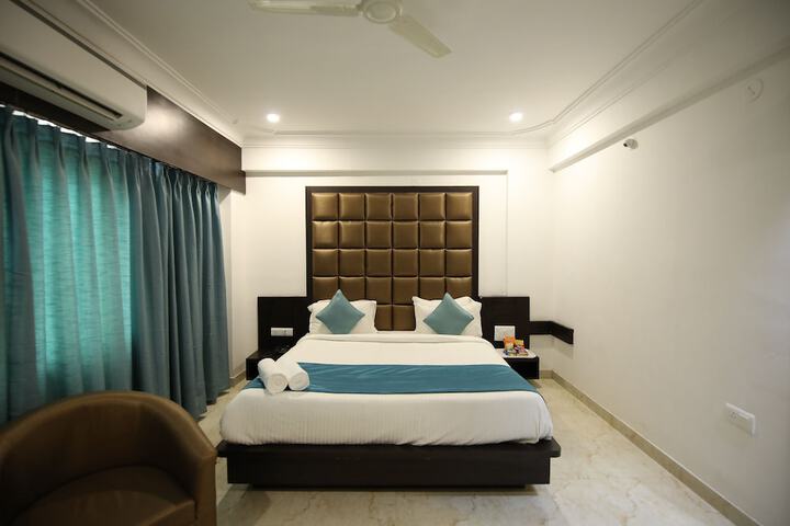 Room 6 of 18