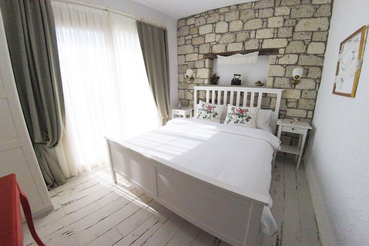 Room 40 of 77