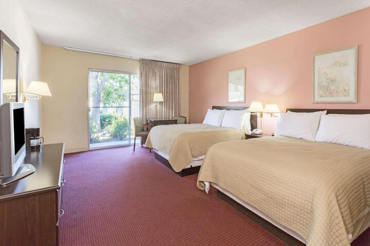1 King Bed (17 of 31)