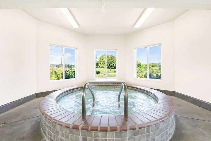 Pool 21 of 31